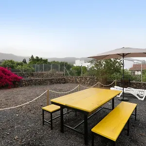 https://la-casa-amarilla-el-paso.in-canary-islands.com